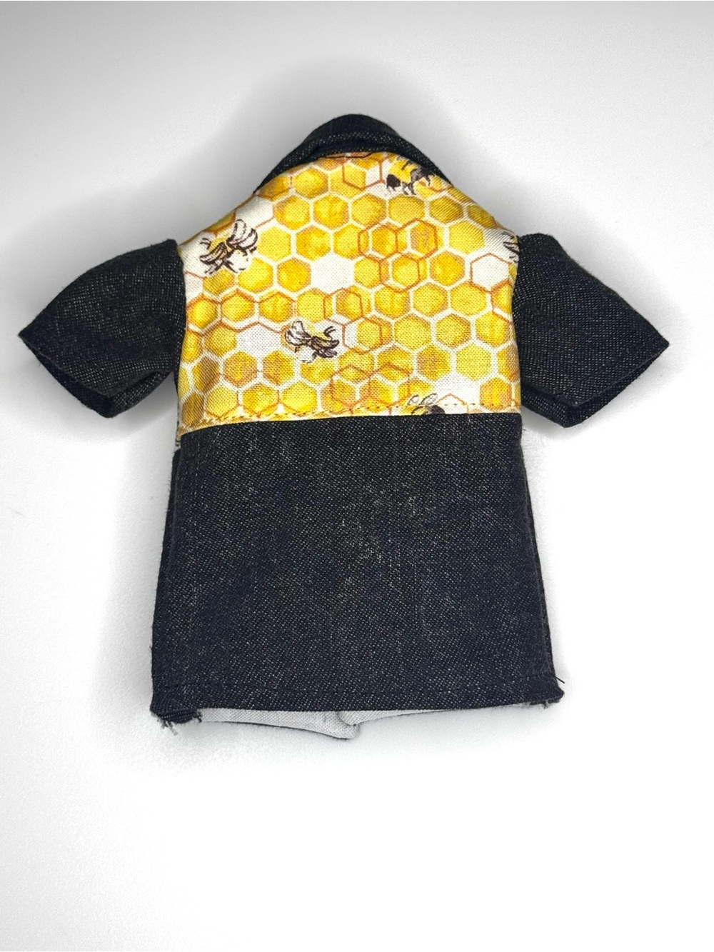 Handcrafted western style chambray doll shirt with honeycomb and bee print-OOAK - Picture 10 of 11